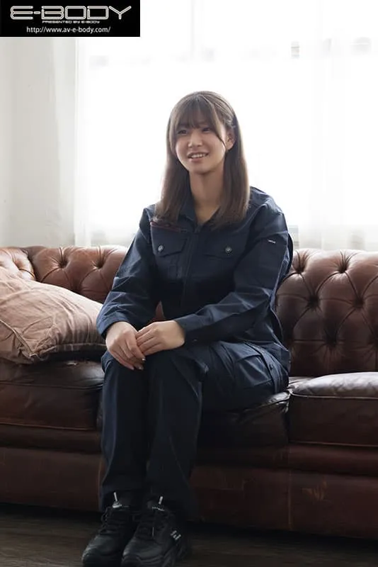 小麦肌巨乳新人AV女优佐山由依,隐藏在工作服下的性感肉弹身材